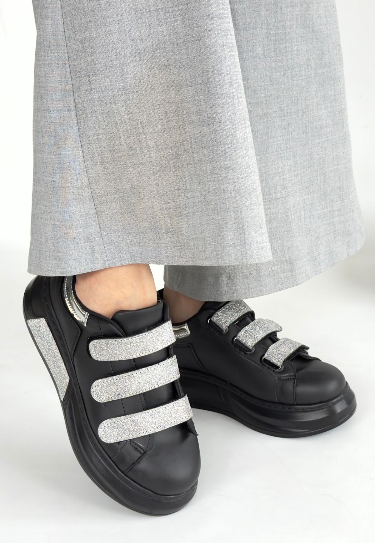 Elika Siyah Cilt Simli Cırt Cırtlı Spor Ayakkabı