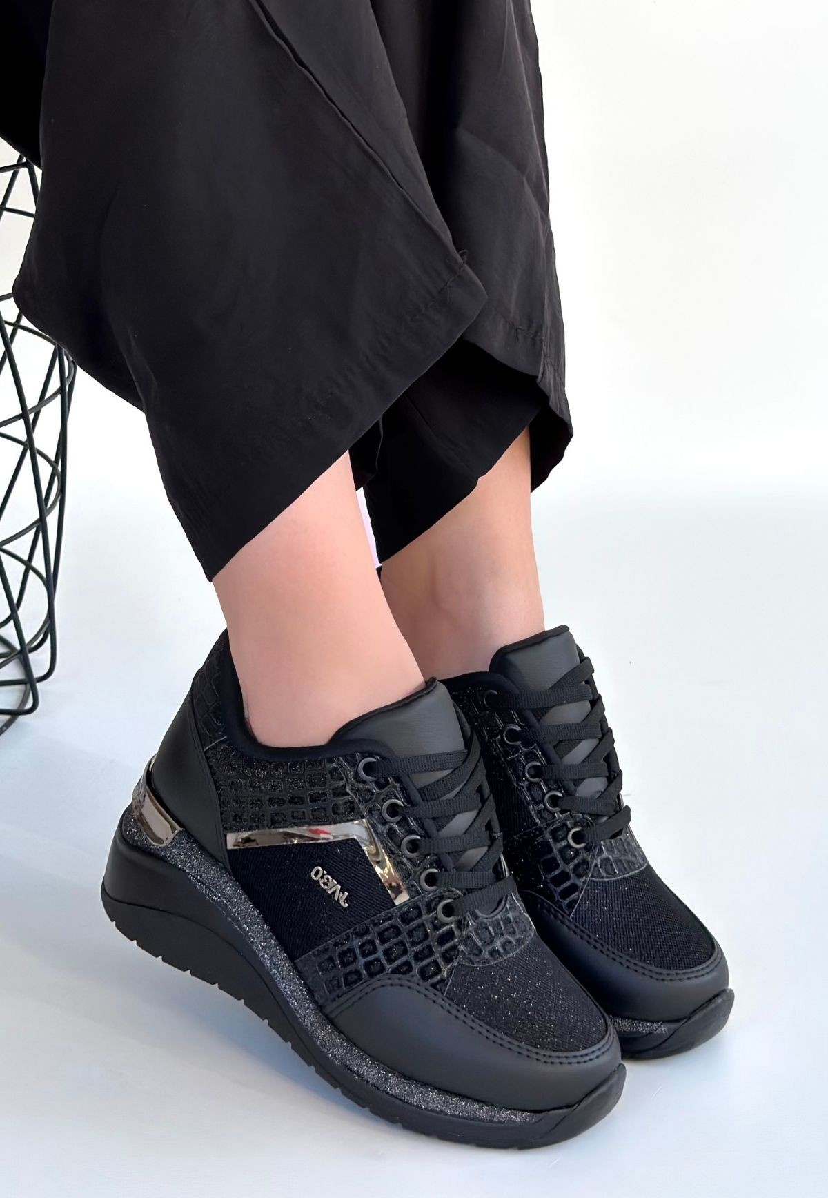 Geja Siyah Cilt Bağcıklı Spor Ayakkabı