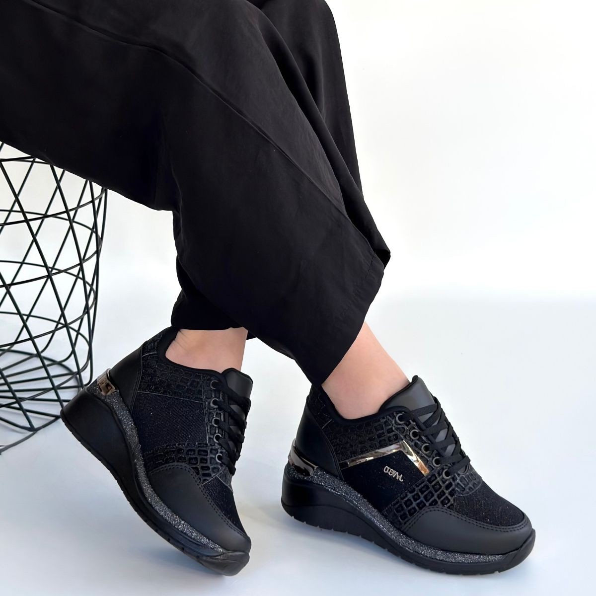 Geja Siyah Cilt Bağcıklı Spor Ayakkabı