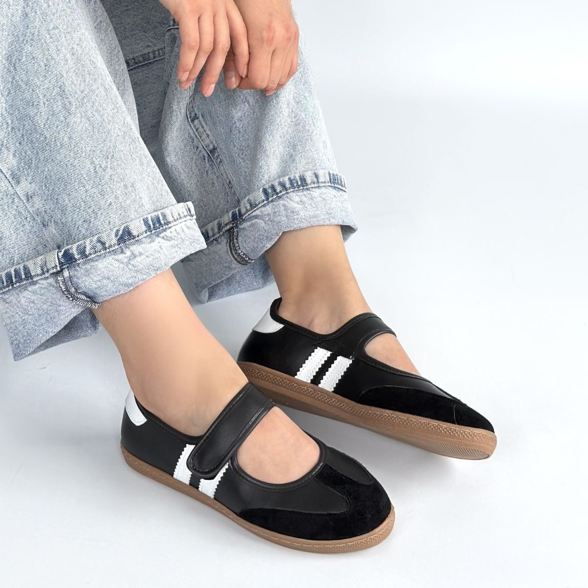 Menja Siyah Cilt Cırt Cırtlı Babet Ayakkabı