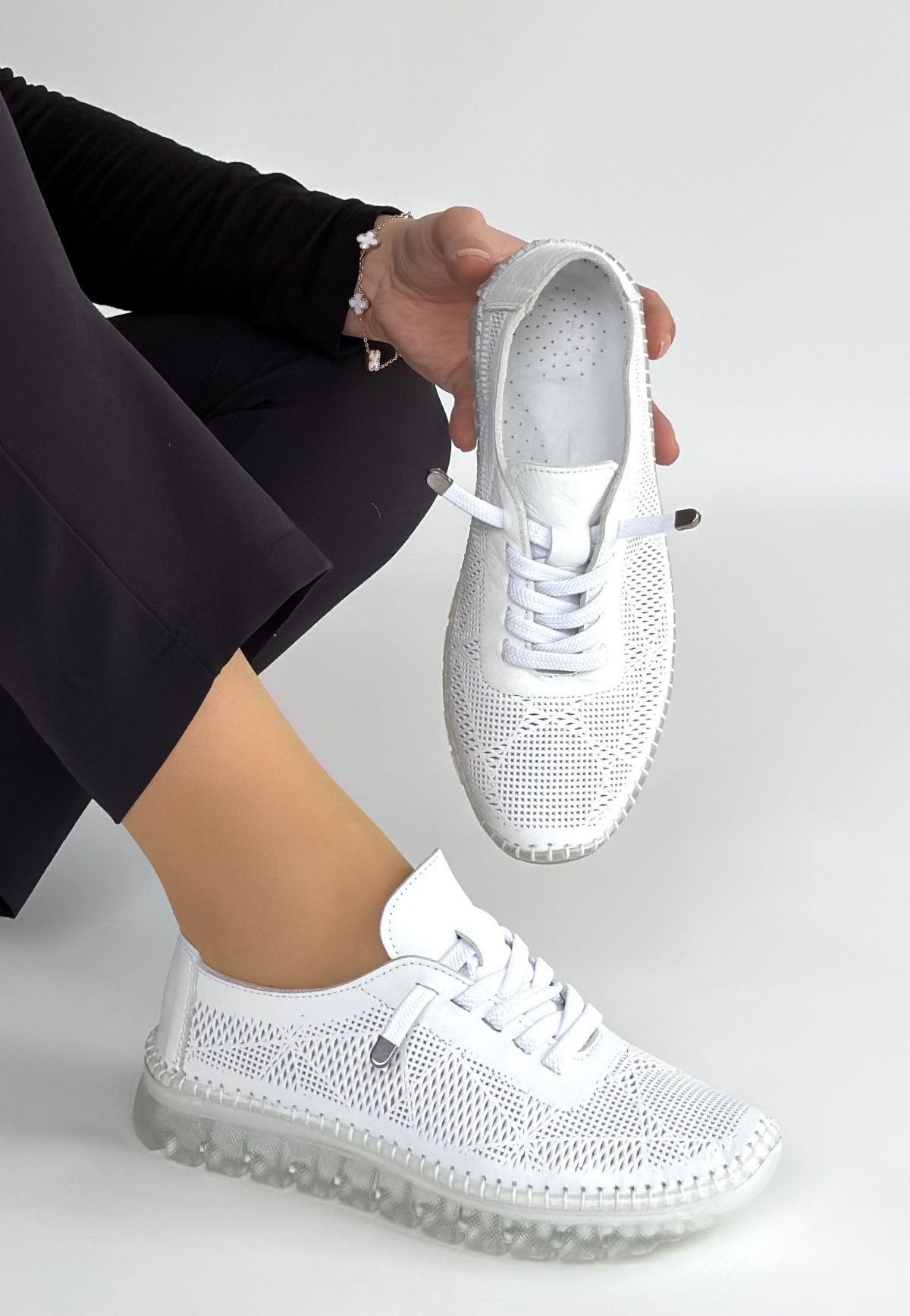 Merja Beyaz Deri Bağcıklı Spor Ayakkabı