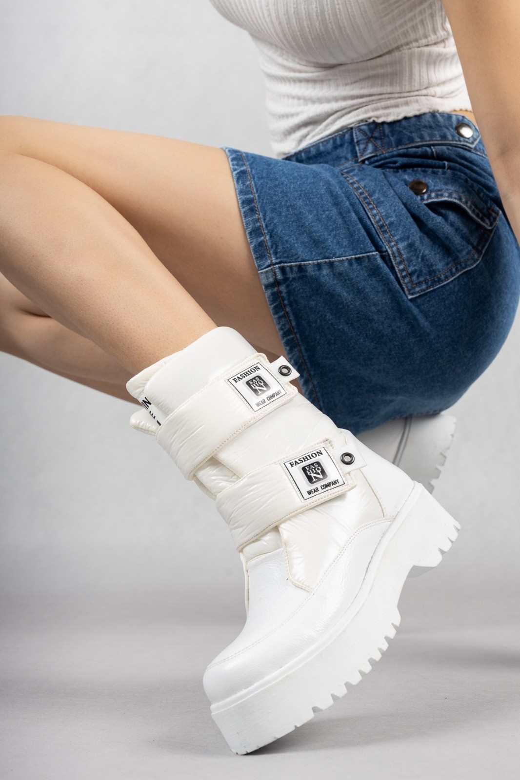 Miah Beyaz Rugan Kar Bot