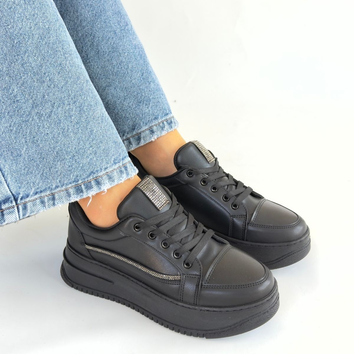 Natte Siyah Cilt Bağcıklı Spor Ayakkabı