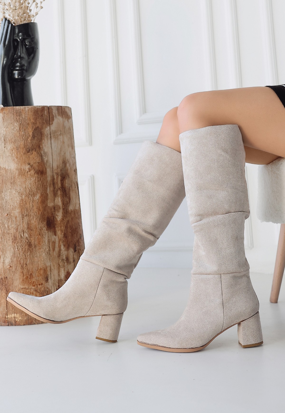 Pitay Bej Süet Topuklu Çizme