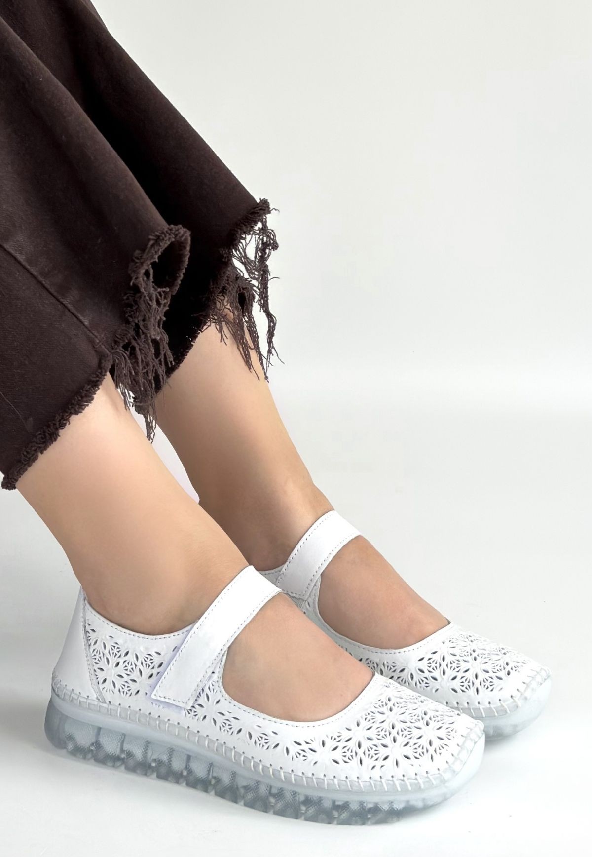 Sina Beyaz Deri Cırt Cırtlı Babet Ayakkabı