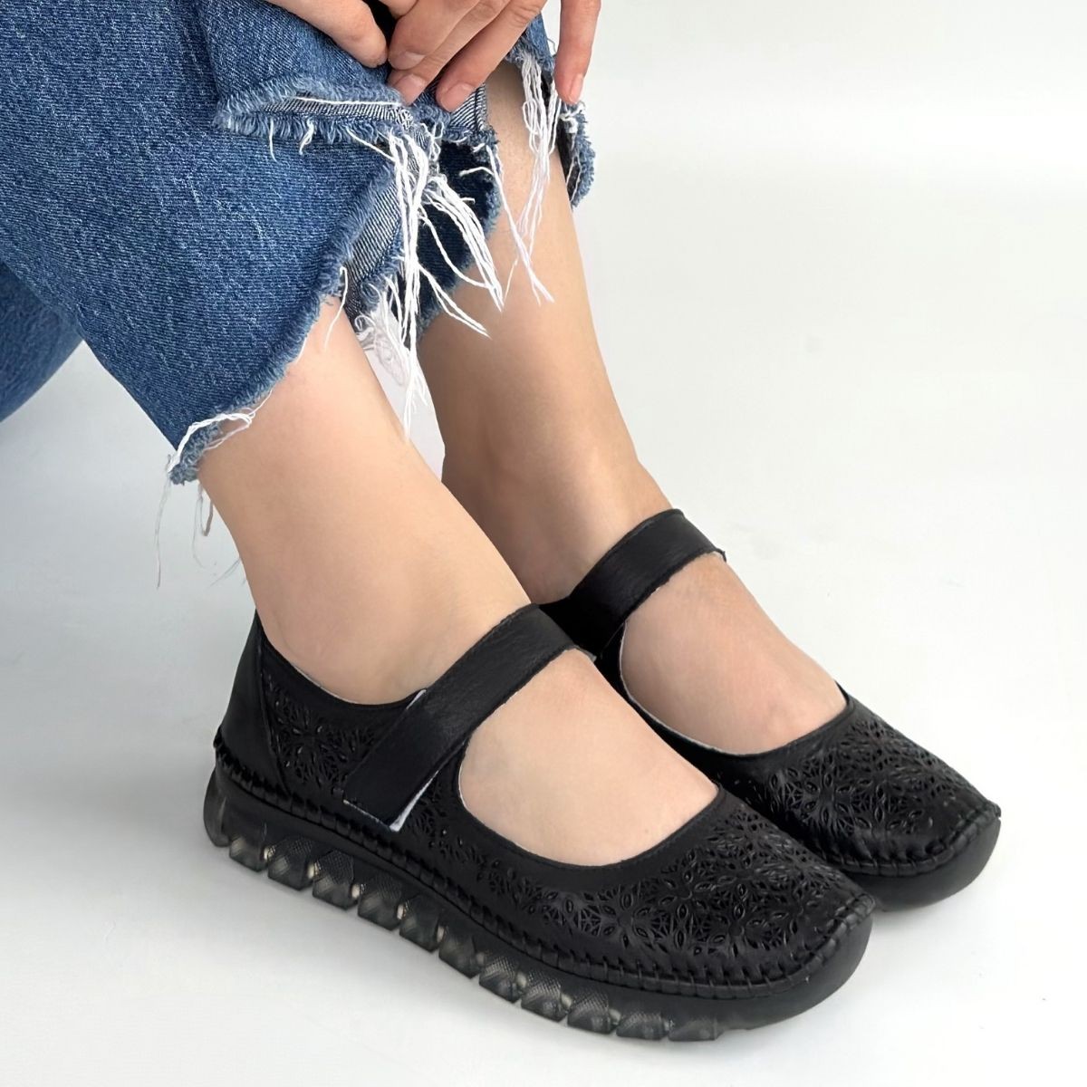 Sina Siyah Deri Cırt Cırtlı Babet Ayakkabı