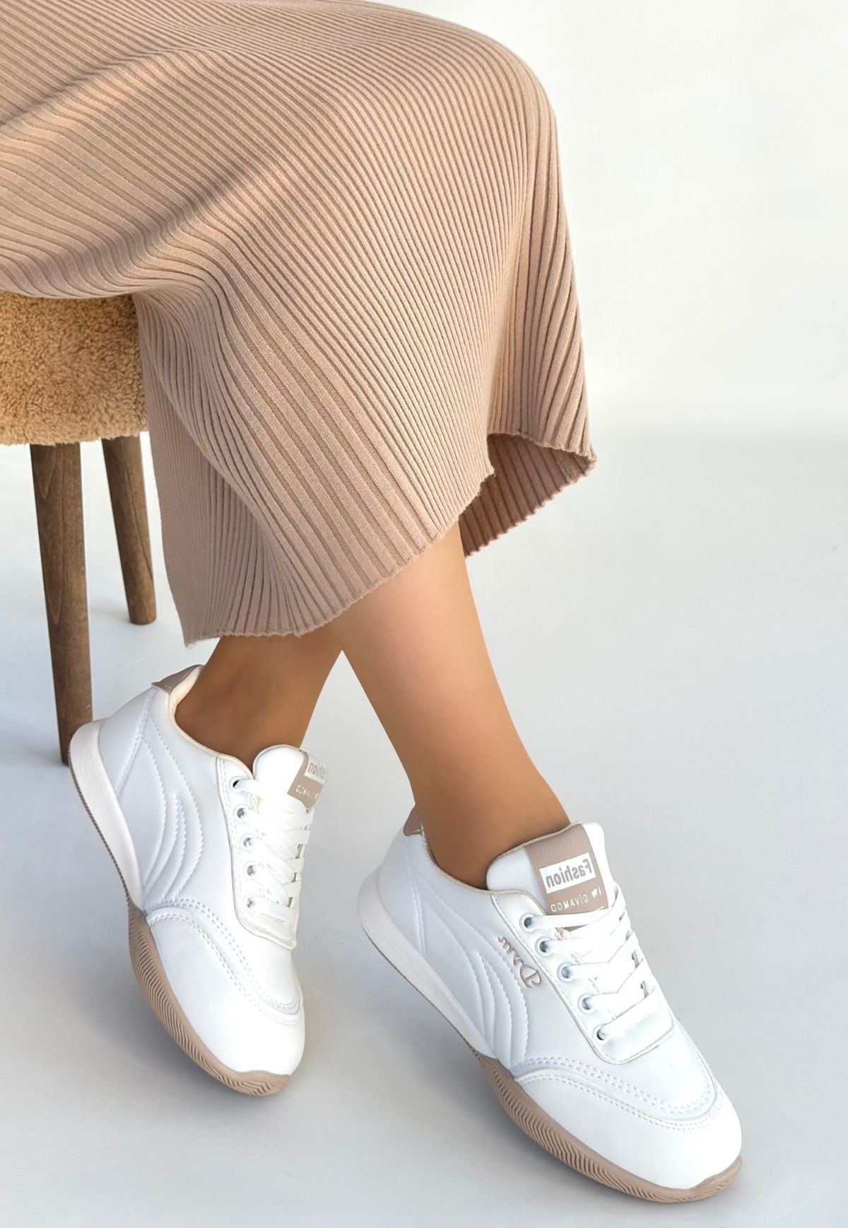 Tawen Beyaz Cilt Bağcıklı Spor Ayakkabı