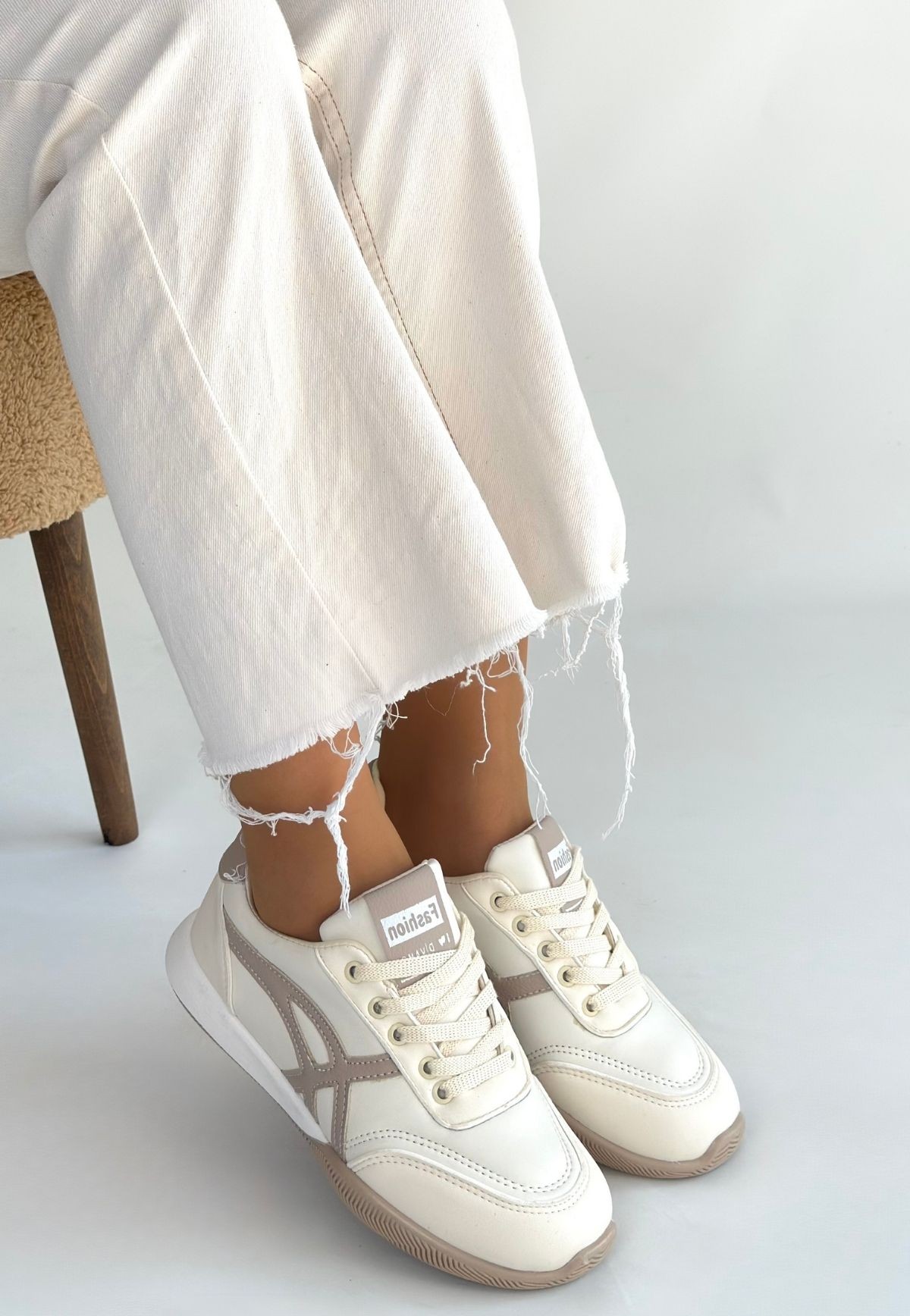 Zlay Bej Cilt Vizon Detaylı Bağcıklı Spor Ayakkabı