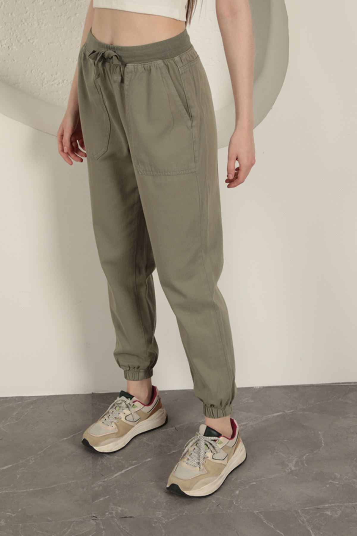 Gabardin Kumaş Paçası Lastikli Kadın Pantolon-Haki