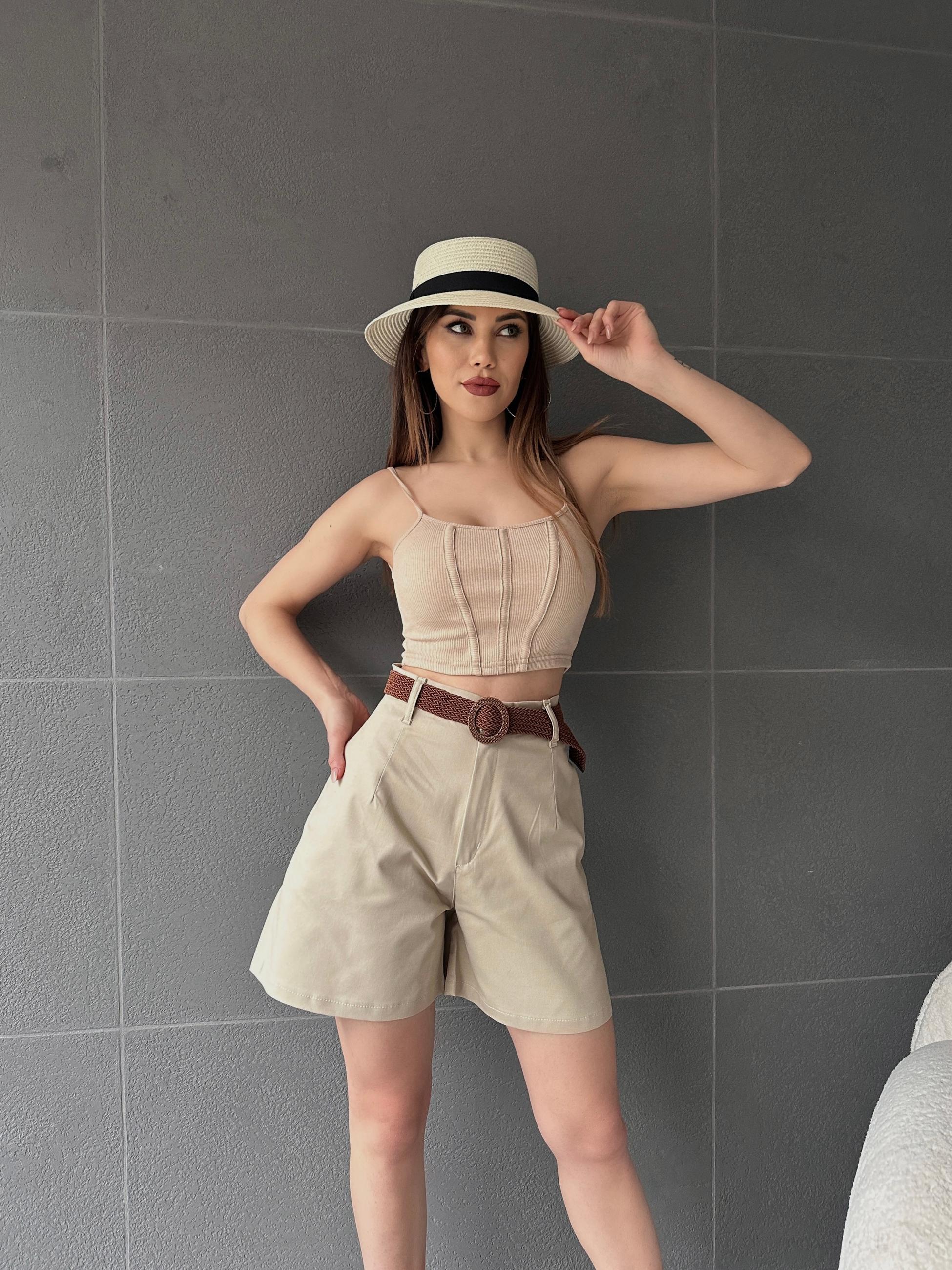 Beli Kemerli Geniş Paçalı Mom Şort