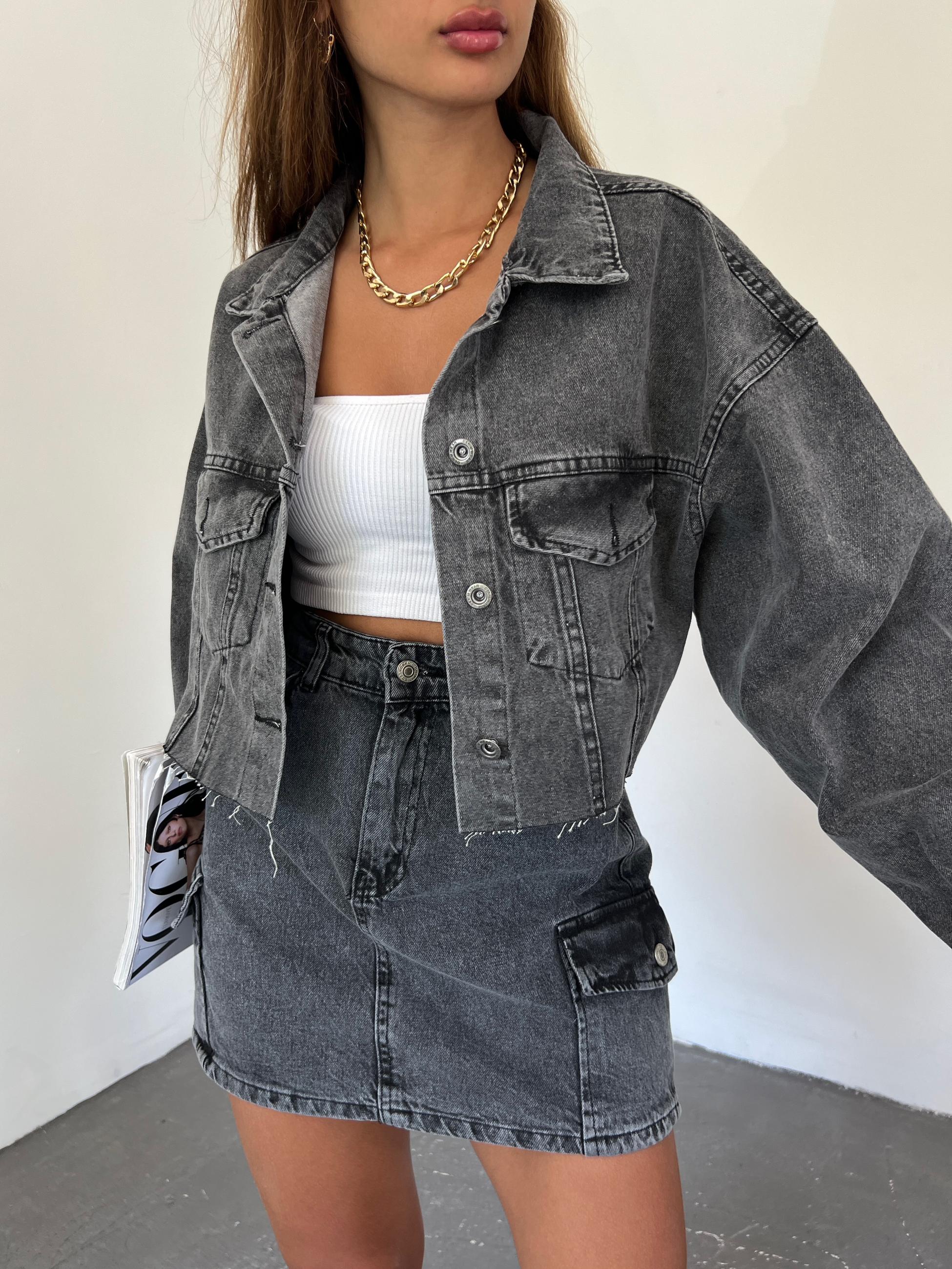 Double Pocket Washed Crop Denim Jacket